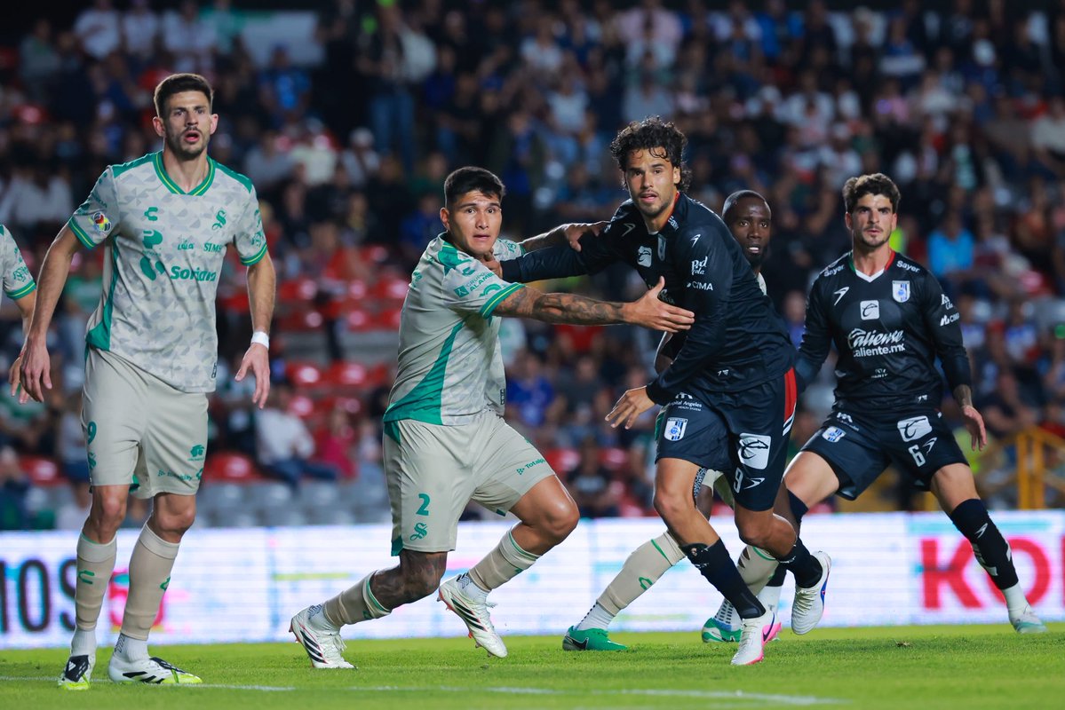 ESTE <a href="/Club_Queretaro/">Gallos Blancos 🐓</a> CARECE TOTALMENTE DE CALIDAD.

No puede contra el penúltimo lugar que termino con 9, perdonó en múltiples ocasiones, lo bailaron en su previo partido (San Luis).

Al Gallo no le funciona el Moneyball hasta el momento, los resultados hablan.