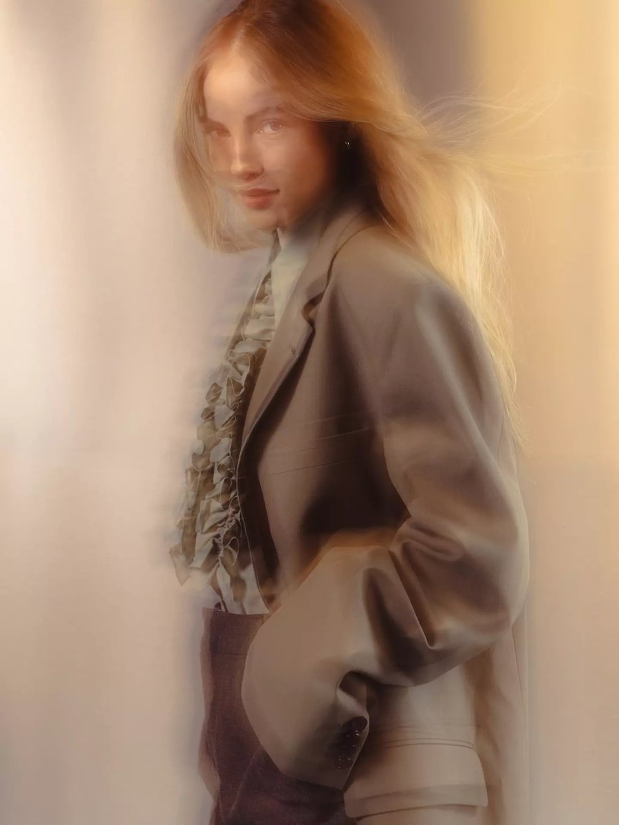 hannahdoddbr's tweet photo. Princesa! Hannah Dodd para Los Angeles Time. https://t.co/HFas9tPAEr