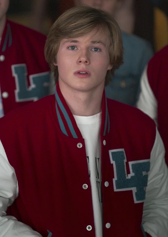 finally remembered who ilia malinin reminds me of