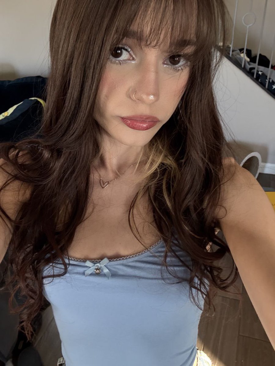 brielle_rayz's tweet photo. anyone else fighting the urge to not say some freaky shi mid convo or thats just me? https://t.co/uqcAgzF80n