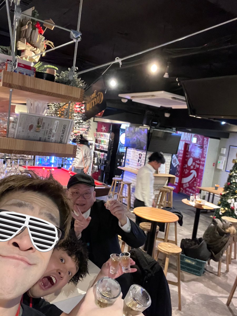 2/28土曜日Saturday
2月ラストデイ💡
本日はランチタイムから営業スタートです‼️
13:00-05:00

2月も終わり明日から3月突入✨そして3月はついに
14日、15日と
ツワモノ×L-Fest開催ですね‼️ダーツの練習も本腰入れていかなくては🎯😆

ランチタイムは
ゆったりと飲める飲み放題プランやってます😊