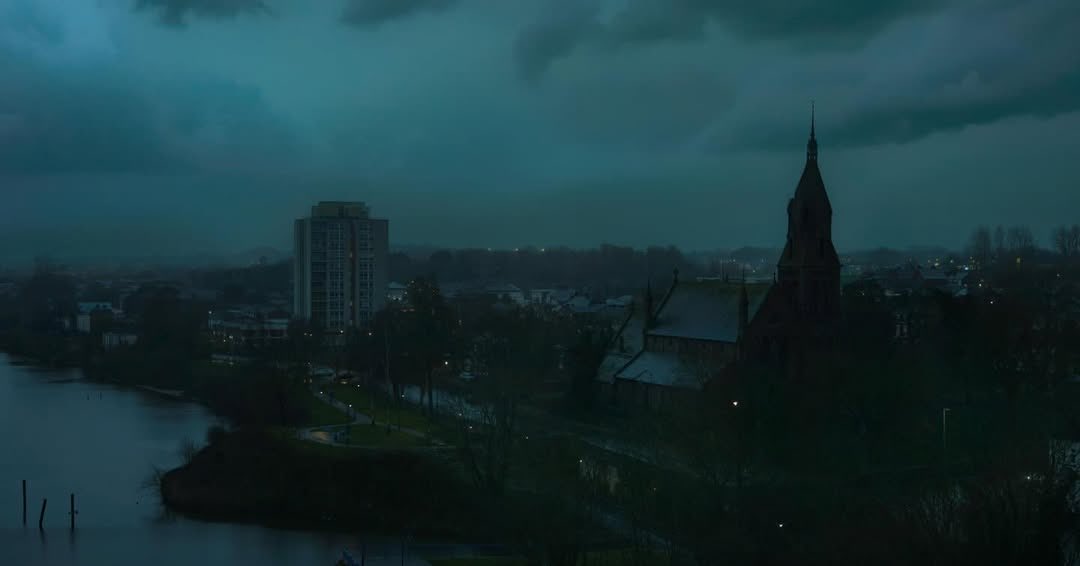 TheBatmanSagaNW's tweet photo. ‘THE BATMAN 2’ cinematographer Erik Messerschmidt posted a photo on Instagram today from near Liverpool, where some scenes for the first film were shot. 

(Spotted/Great catch by the amazing @RichardOcelot) https://t.co/QtMZ2rheRV