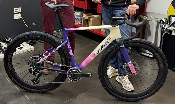 firstbicycle's tweet photo. CORIMAのホイールやウィリエール レイブSLRなど https://t.co/FykVxPK1hW 
＃CORIMA　＃RAVESLR　＃ウィリエールレイブSLR https://t.co/bk4Zr6XuTQ