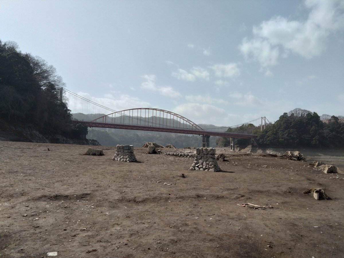 神社跡地
27年前くらい昔によくバス釣り来てたことが懐かしい
心霊スポット化してる三井大橋はそのままだな