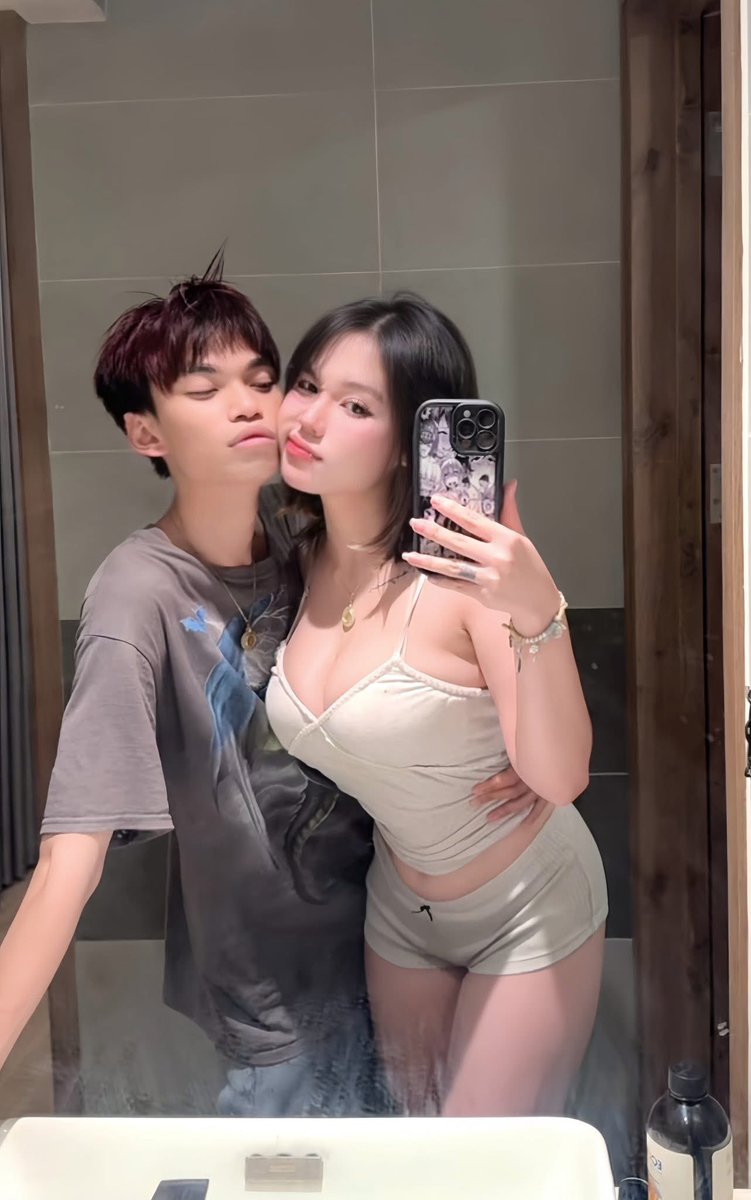 tulieuquy's tweet photo. Thằng này bị ny vắt khô luôn đúng là tốt mái hại trống https://t.co/bHHsFct48D