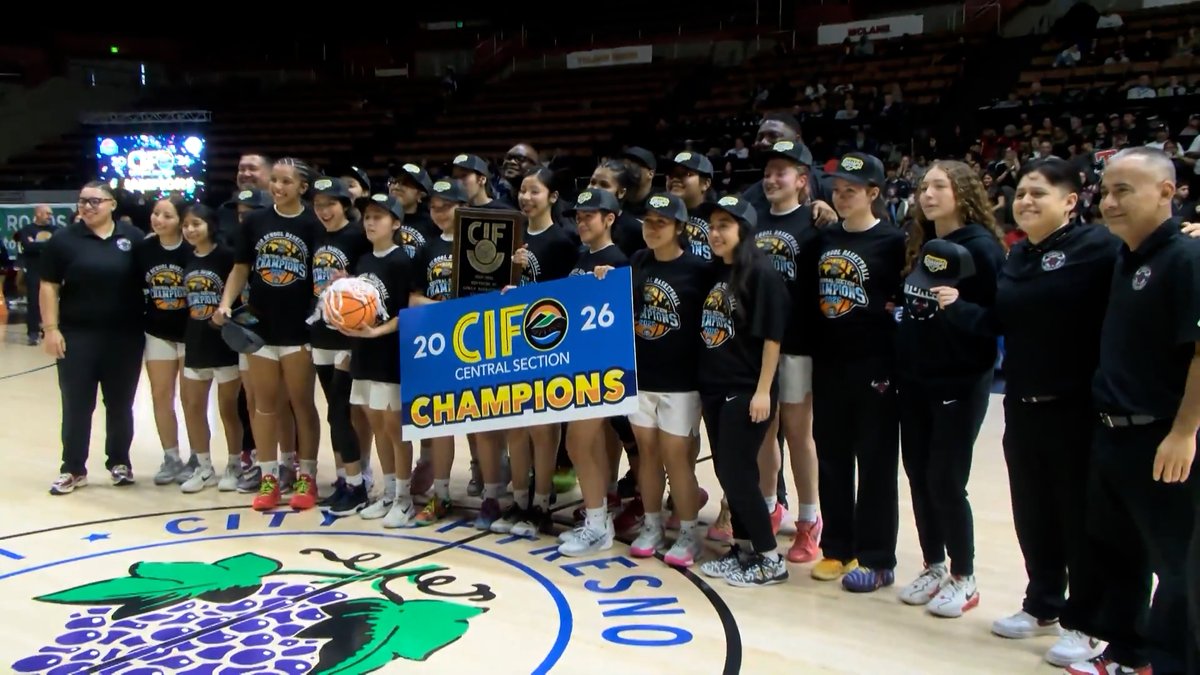 SBemisOnline's tweet photo. HS Basketball: Selland Arena championship games update, including @DylanMorganTV live report, and recap of Orosi boys doing something for first time since 1939, and Torres girls &amp; McLane boys accomplishing program firsts. https://t.co/LolNqRjdaJ https://t.co/RlwBwxDrsD