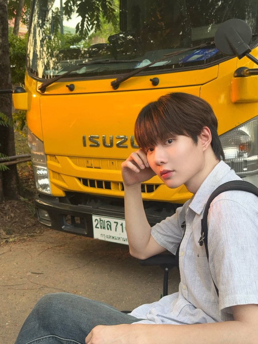knpscandy's tweet photo. Looking at these pics all I can think about is the jumpscare that the bus scene gave me 😭 

Also, khem baby, you used to be so dumb, stupid and slow, cuz what do you mean you are getting off that bus ? Baby please! 

#Nampingster #KhemjiraTheSeries #Khemjira https://t.co/swr2vEwk8l