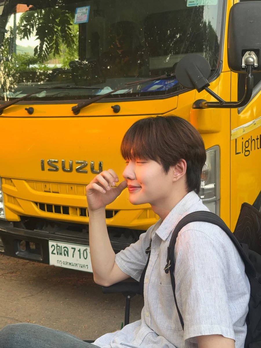 knpscandy's tweet photo. Looking at these pics all I can think about is the jumpscare that the bus scene gave me 😭 

Also, khem baby, you used to be so dumb, stupid and slow, cuz what do you mean you are getting off that bus ? Baby please! 

#Nampingster #KhemjiraTheSeries #Khemjira https://t.co/swr2vEwk8l