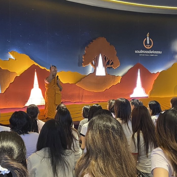 เราไม่ได้จัดกิจกรรมเข้าค่ายธรรมะแต่อย่างใด ไม่ได้จับอบรมสอบนักธรรมตรีโทเอก อาจจะเหมือนแต่ไม่ใช่ ขอทุกคนเข้าใจ 
#BlessingTEN_30BD
#HAPPYTENDAY