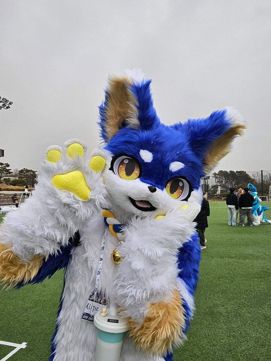 semsemi🔜FURSTCLASS tweet media