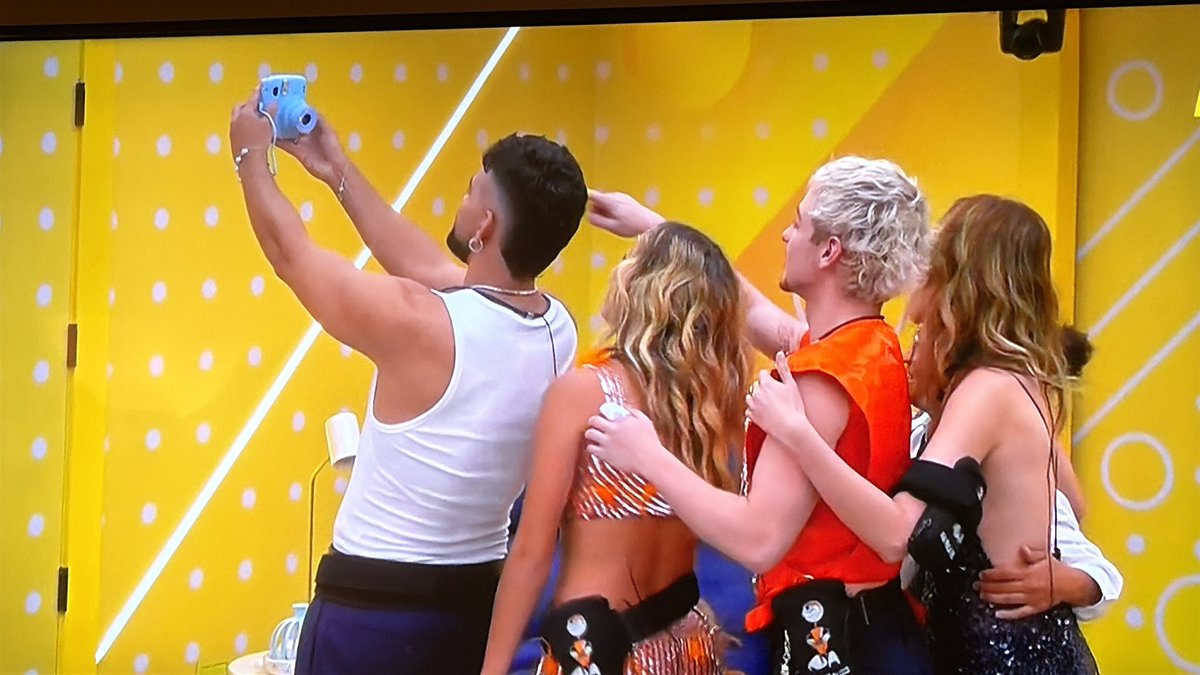 Milena amando trancar a porta do quarto do líder na cara do povo com Dilsinho, Samira, Ana Paula, Juliano.  #BBB #BBB26 #RedeBBB