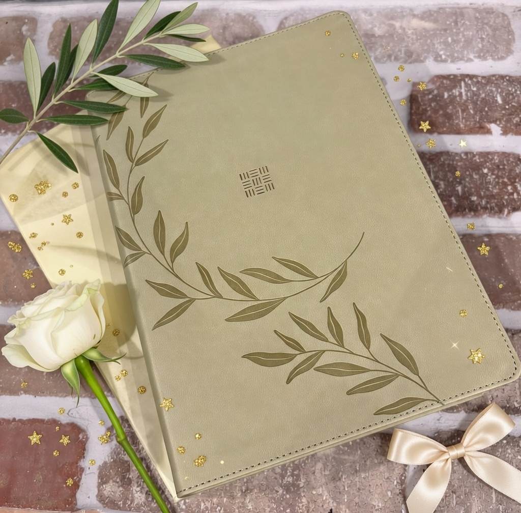 CoverLoverBR's tweet image. 𝐄𝐯𝐞𝐫𝐲 𝐖𝐨𝐦𝐚𝐧’𝐬 𝐁𝐢𝐛𝐥𝐞 (NLT) works with the Filament Bible App. You can scan pages with your phone for helpful info. #tyndalebibles #ad @tyndalebibles #StudyBible #NLT #Filament @NLTBible

coverloverbookreview.blogspot.com/2026/02/every-…