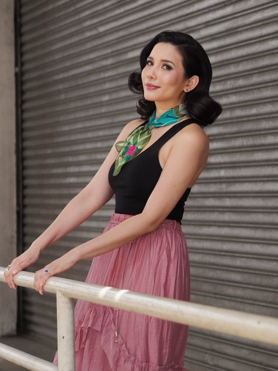 gmanetwork's tweet photo. KARYLLE’S VISUALS? GRABE. OVER TALAGA SA GANDA! 😍 

Catch her on #ItsShowtime! Monday to Saturday, 12:00 PM, on GMA.

📷: Renz Pangilinan, #Karylle on Instagram https://t.co/p79OVZvMP9