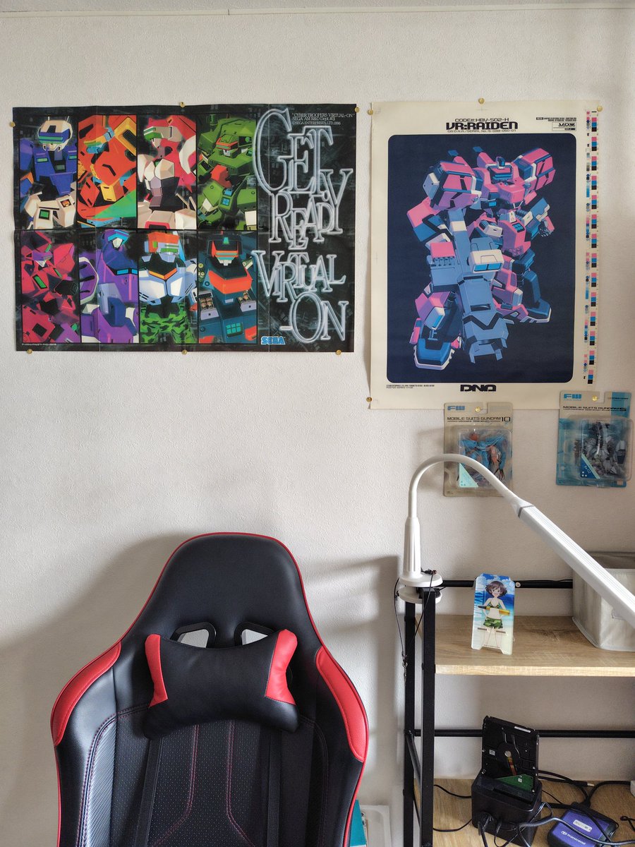 バーチャロンのポスター、ヨシ！ 右のライデンは、30年間部屋に貼り