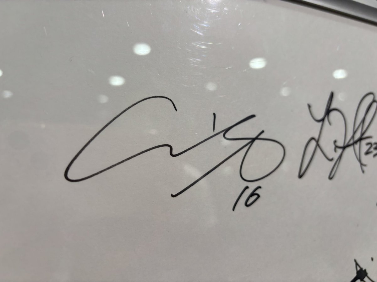 tomokosugar's tweet photo. バンテリンドーム1塁側3階にあるドラゴンズワールドに、2023年WBC優勝メンバー全員サイン展示してありますので、皆様お見逃しなく❣️ #WBC2026 https://t.co/b1s9jkmt6U