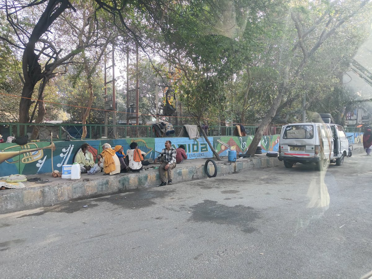 DigjoySamanta's tweet photo. Hi 
@noida_authority @CeoNoida 
There are some squatters messing the footpath near Sec 50 B block market https://t.co/WR5IMeah0R
