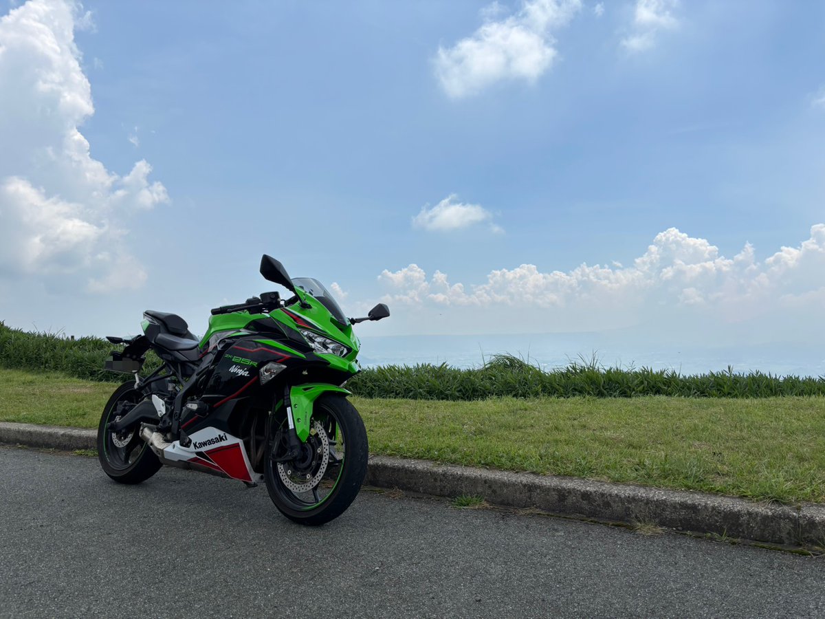 部員紹介③ 新2年 SKMT 愛車：NINJA ZX-25R SE KRTEdition バイクを