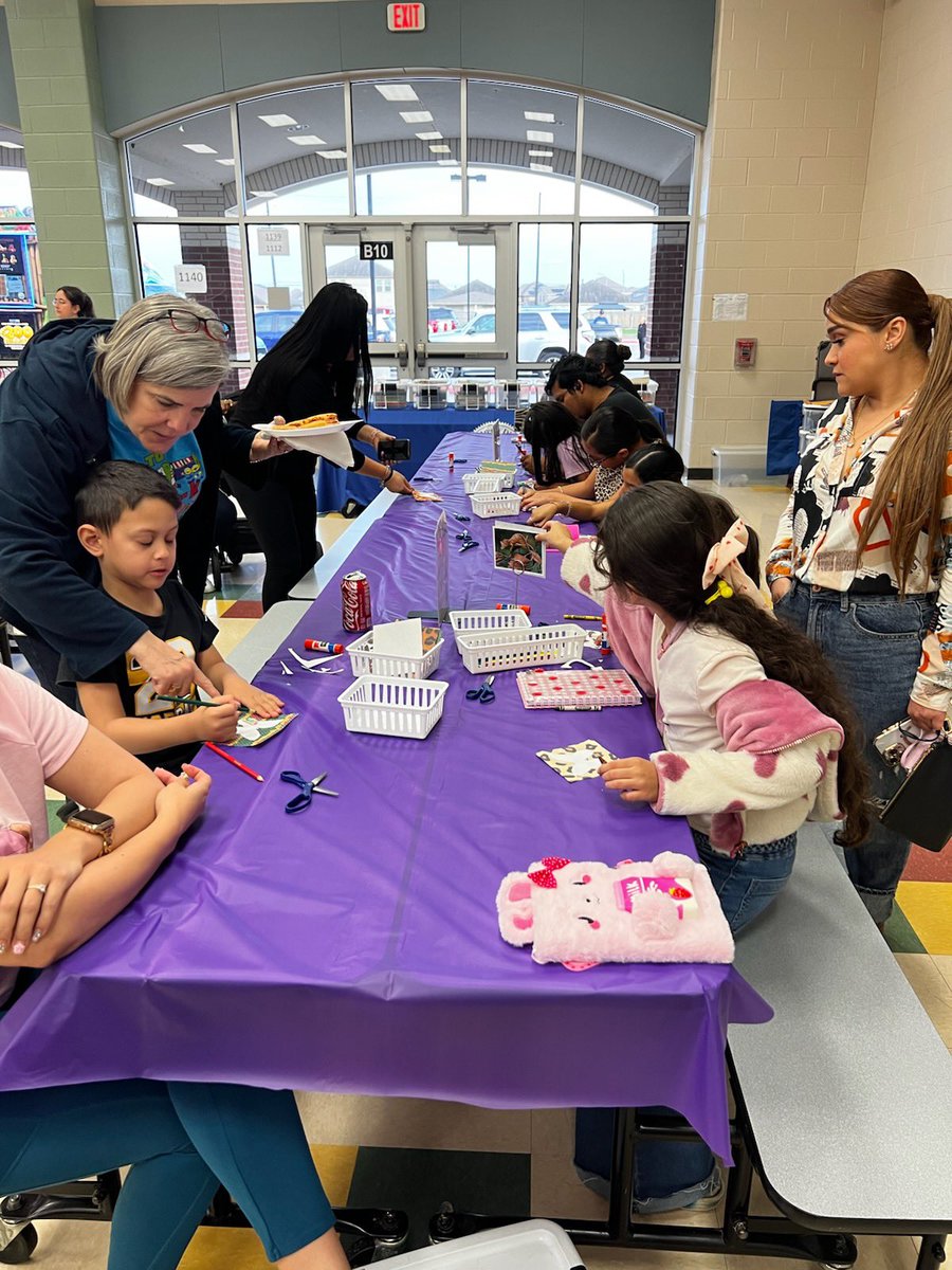 HREMustangs's tweet photo. STEAM Night at HRE was a great success! Students and families explored science, technology, art, and math through hands-on learning and creative challenges. So much curiosity, collaboration, and Mustang pride! #HREProud #STEAMNight #MustangMinds https://t.co/rRfOulc855