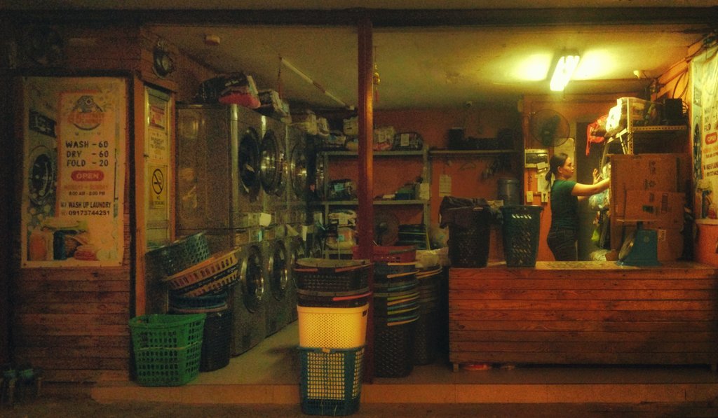 hello im filipino and i like photographing daily life