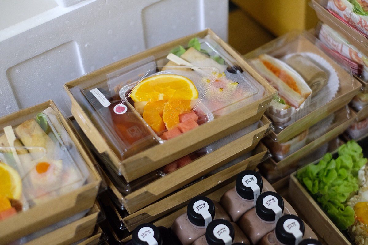 ProjectforCher's tweet photo. Food support จากเหล่าแมวถึงเฌอปรางและทีมงานกองถ่าย วันทองไร้ใจ 🍽🍩🍵🍱🍝

📍28 กุมภาพันธ์ 69 ~ 🙏🏻🐱

LOVELESS HEROINE Q5
#วันทองไร้ใจQ5
#CherprangAreekul 

ทานให้อร่อยน้า ~
ฝากเก็บภาพน่ารักๆของแม่วันทองมาฝากเหล่าแมวด้วยนะคะ ☺️🎬🍽 https://t.co/kq7mPlxav9