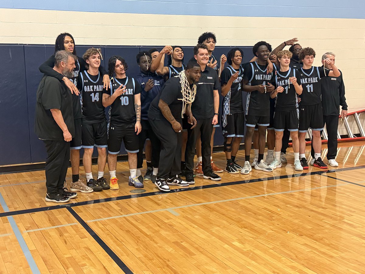 Oak Park Men's Basketball tweet media