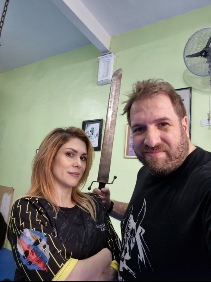 La tarada esta que es diputada,práctica COMBATE MEDIEVAL🤦‍♀️ no se cuándo despierto de esta pesadilla 🧄💧