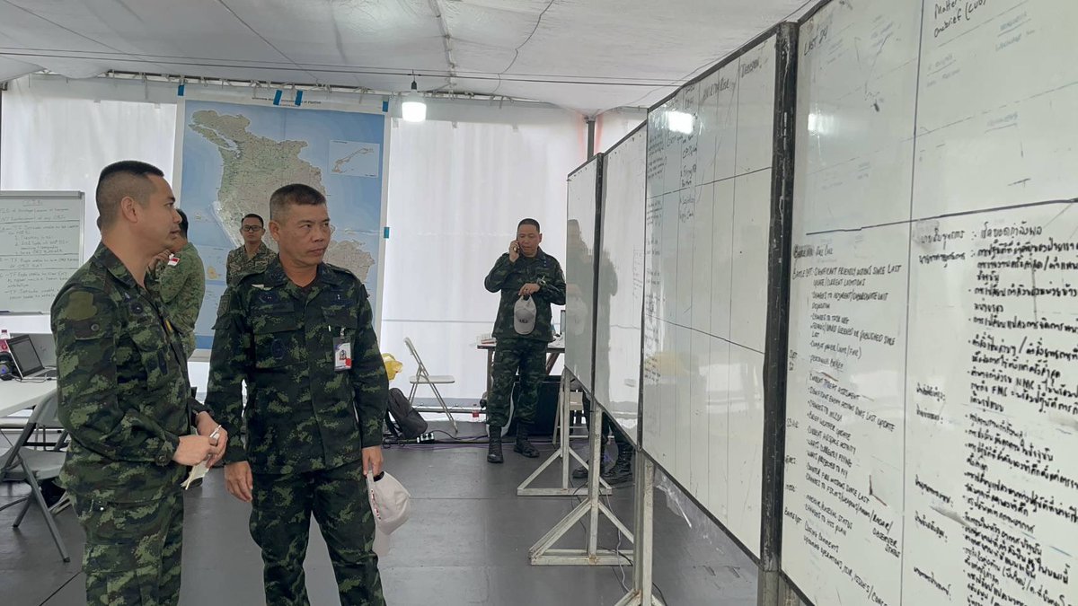 div11_army's tweet photo. 27 ก.พ. 69 พล.ต.สังกาศ สร้อยคำ ผบ.พล.ร.11/ผบ.กกล.ทบ.ผสม ตรวจเยี่ยมการฝึก CPX และมอบอาร์ม 11ID ให้ พ.อ.แพททริค จอห์นสัน รอง ผบ.กองพลน้อยสไตรเกอร์ที่ 81 ก่อนเดินทางกลับสหรัฐฯ 🇹🇭🤝🇺🇸
#11ID #CPX #CombinedForces #ThaiUS https://t.co/nv5InDP3vZ