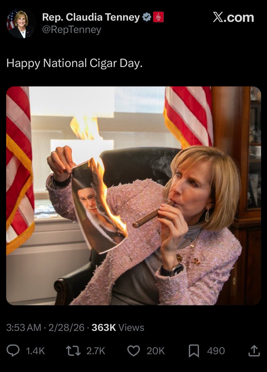 لامحت من سبع ساعات ومحدش اخد باله 😂😂😂