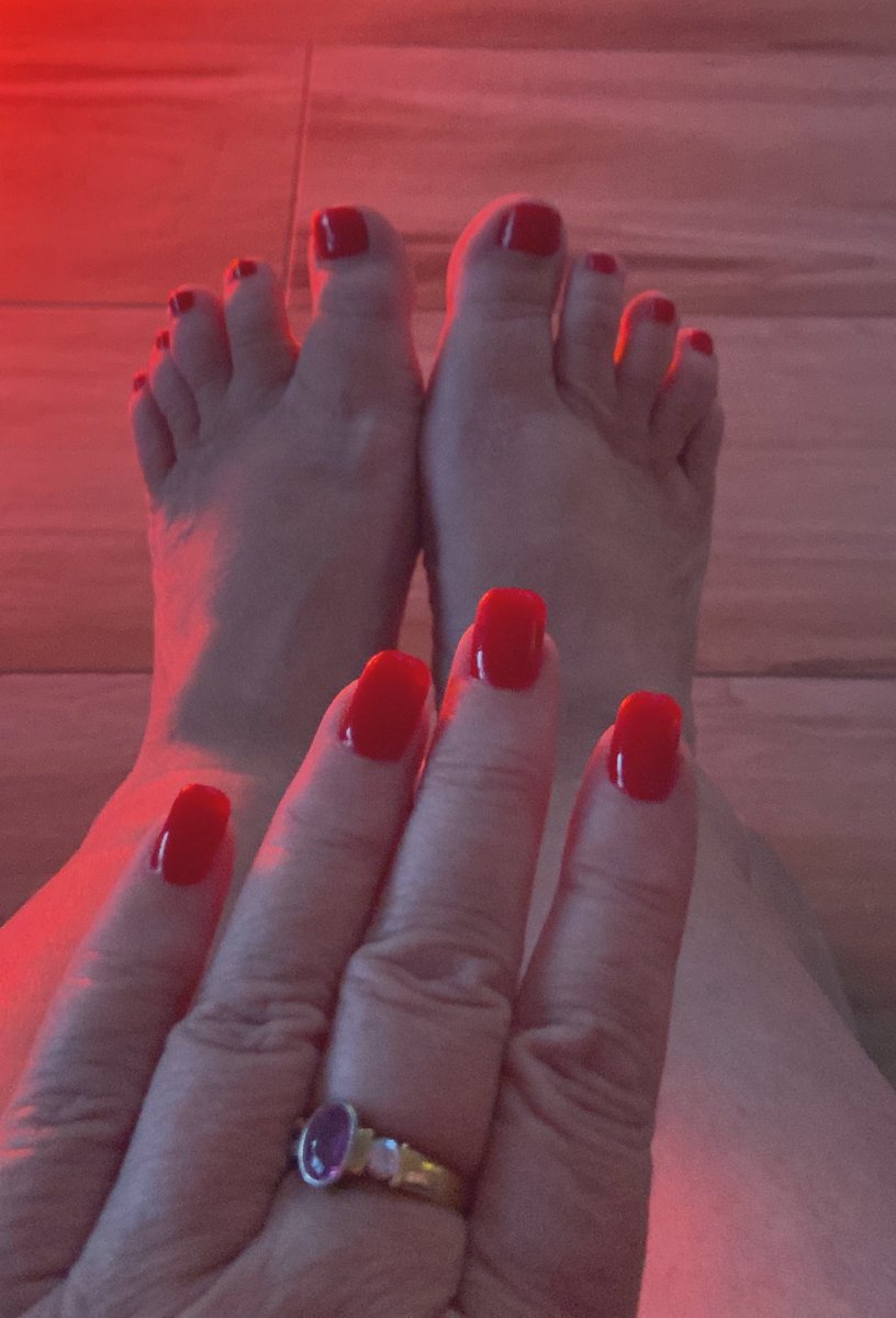 msdiqld's tweet image. The end result! #rednails #HoHoHo #payperuse