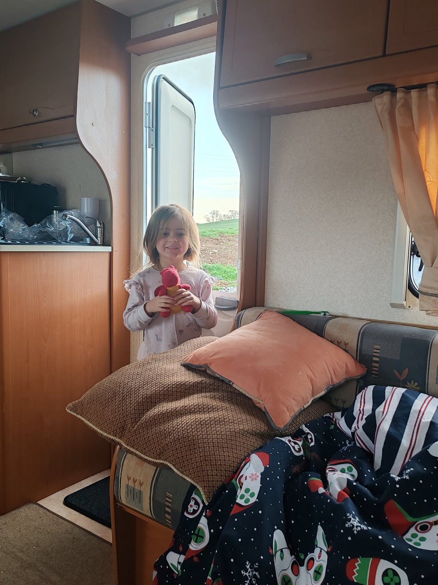 kl_Redmondx's tweet photo. @ReceptionYCH Dewi dragon came to visit my daddy with me at Hinckley Point where he works and lives. It's a lovely sunny Saturday ☀️ https://t.co/eFIUqJrf2o
