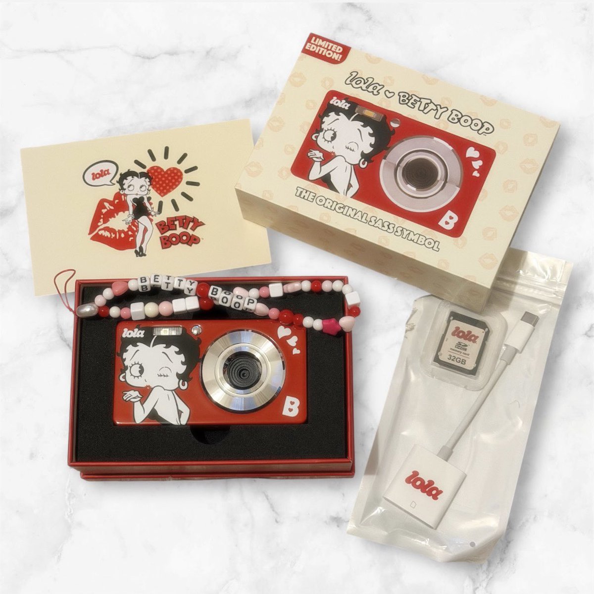 やっと届いた〜🥹📸♥️ ぴぴたんとお揃いの𝗕𝗲𝘁𝘁𝘆ちゃんカメラ