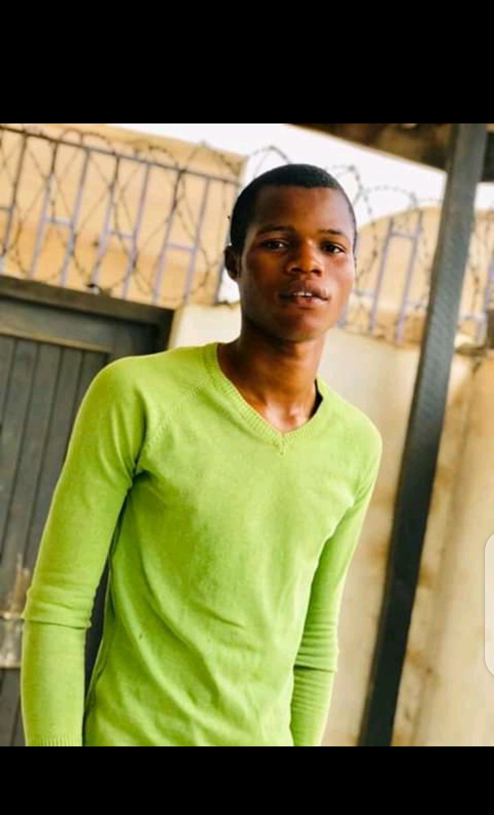 Comrade_Akanni's tweet photo. 100 Level.                                                        500 Level https://t.co/opgm8kabmu