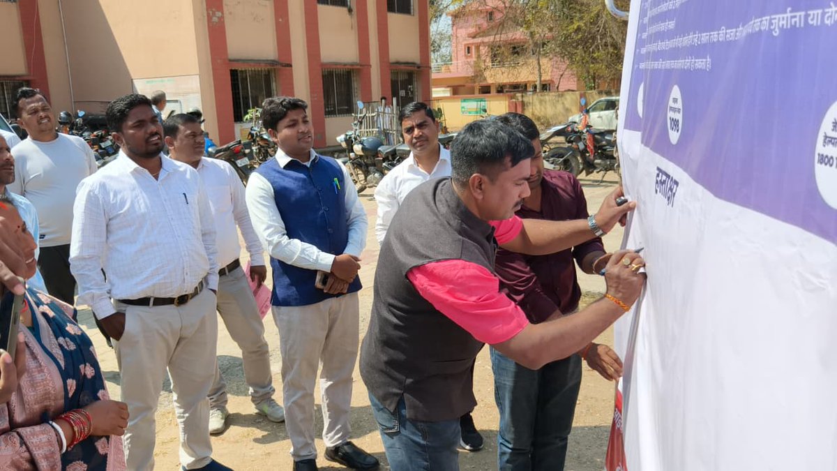 <a href="/bvagiridih/">Banwasi Vikas Ashram Grd</a> द्वारा गिरिडीह जिला में #BalVivahMuktBharat #ChildMarriageFreeIndia जागरूकता रथ का भ्रमण 
<a href="/JustRightsIndia/">Just Rights</a> <a href="/Annapurna4BJP/">Annpurna Devi</a> <a href="/GiridihDc/">DC Giridih</a> <a href="/Bhuwan_Ribhu/">Bhuwan Ribhu</a> <a href="/MinistryWCD/">Ministry of WCD</a> <a href="/narendramodi/">Narendra Modi</a>