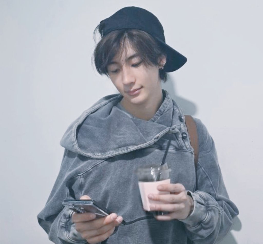 ultah boy tweet media