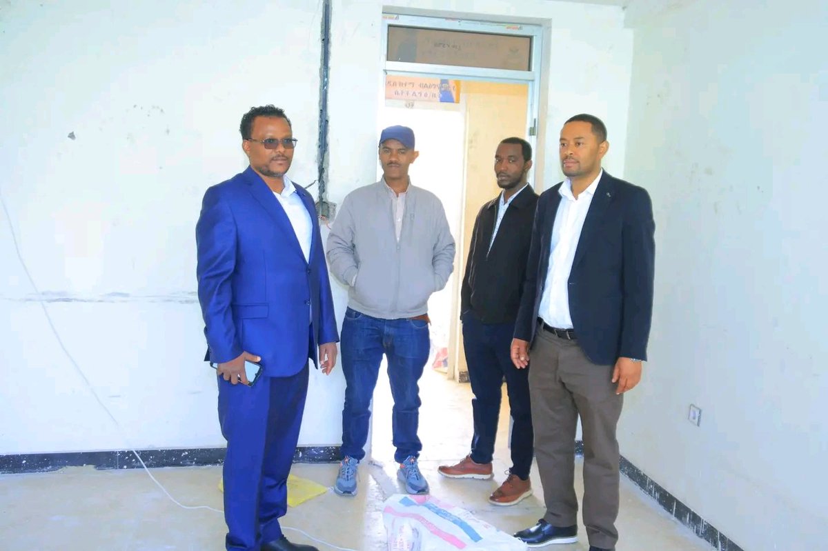 11Kolfe's tweet photo. የአዲስ ከተማ ክ/ከተማ ብልፅግና ፓርቲ ቅርንጫፍ ጽ/ቤት ሃላፊ በመሆን የተመደቡት   አቶ አራርሳ ድሪባ  ከቀድሞ የቅ/ጽ/ቤት ሀላፊ አቶ ዘሪሁን ኮርሜ የስራ ርክክብ አድርገዋል።

የአዲስ ከተማ  ብልፅግና ፓርቲ ቅ/ጽ/ቤት መልካም የስራ ዘመን ይመኛል። https://t.co/BjyYpeAevw