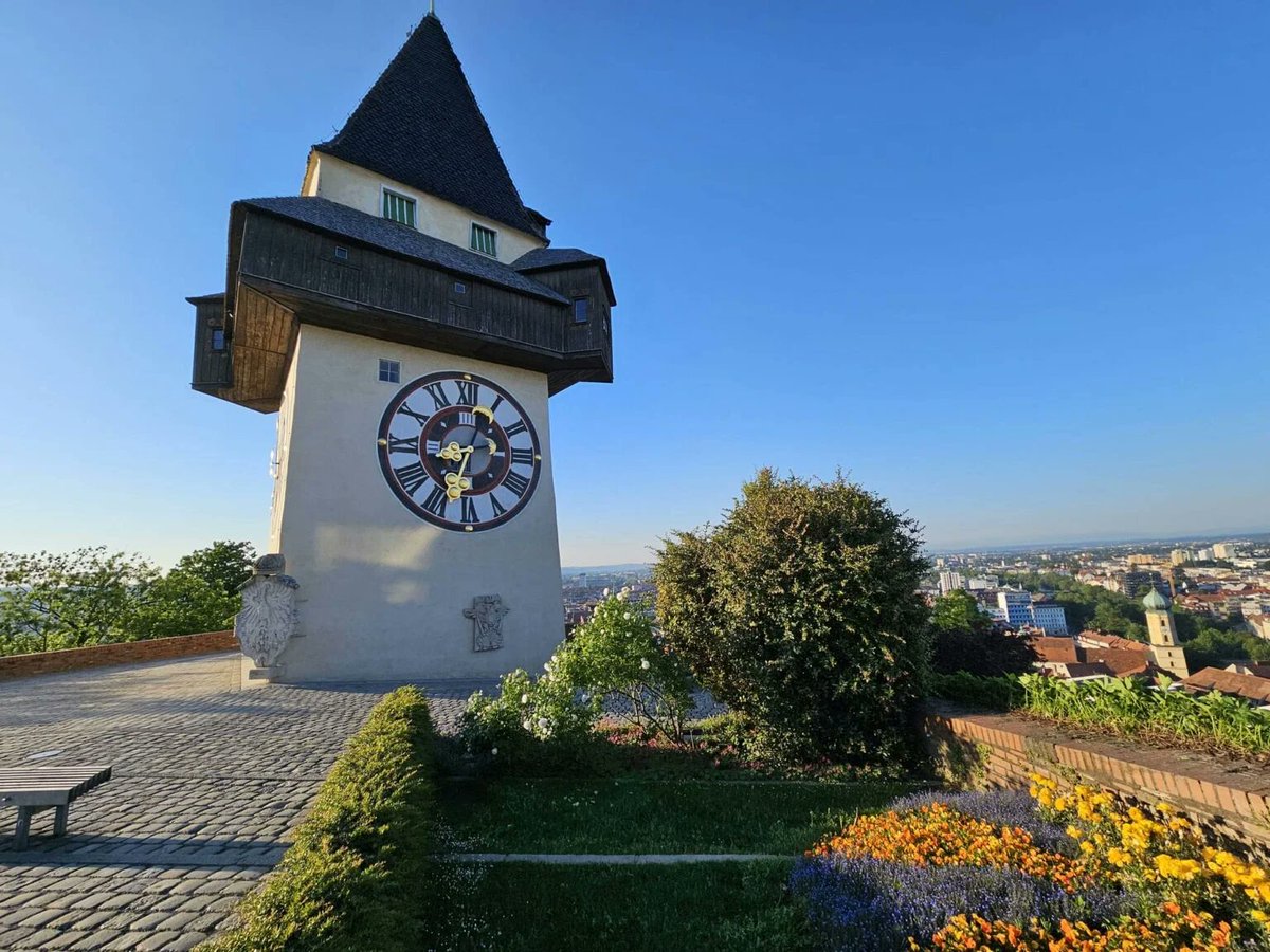 RJonTourUK tweet media