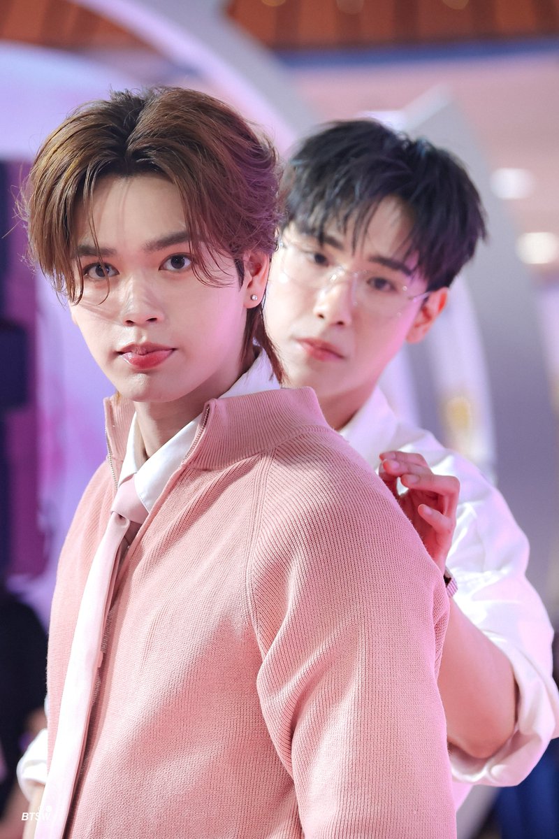 ใครจะดูแลน้องม้าคได้ดีเท่าพี่จูอ่ะ !
ไม่มีหรอกกกกกกก ~~~~~ 
แค่เศษกระดาษนิดเดียว ก็ยังเห็น

JUNIORMARK GLYCOLIC UNIVERSE 
#LOrealGlycolicXJuniorMark
 ﾟ⋆☼ #JuniorMark #จูเนียร์มาร์ค ⋆｡☾ 
#junniorrs <a href="/jnnrrs/">คุณทิมพัสดุตกค้าง 😈 (จัมโบ้gmm) P'Tim 🚨</a> ☼⋆
#markjrtn <a href="/Markjrtn/">คุณไป๋</a> ⋆☾