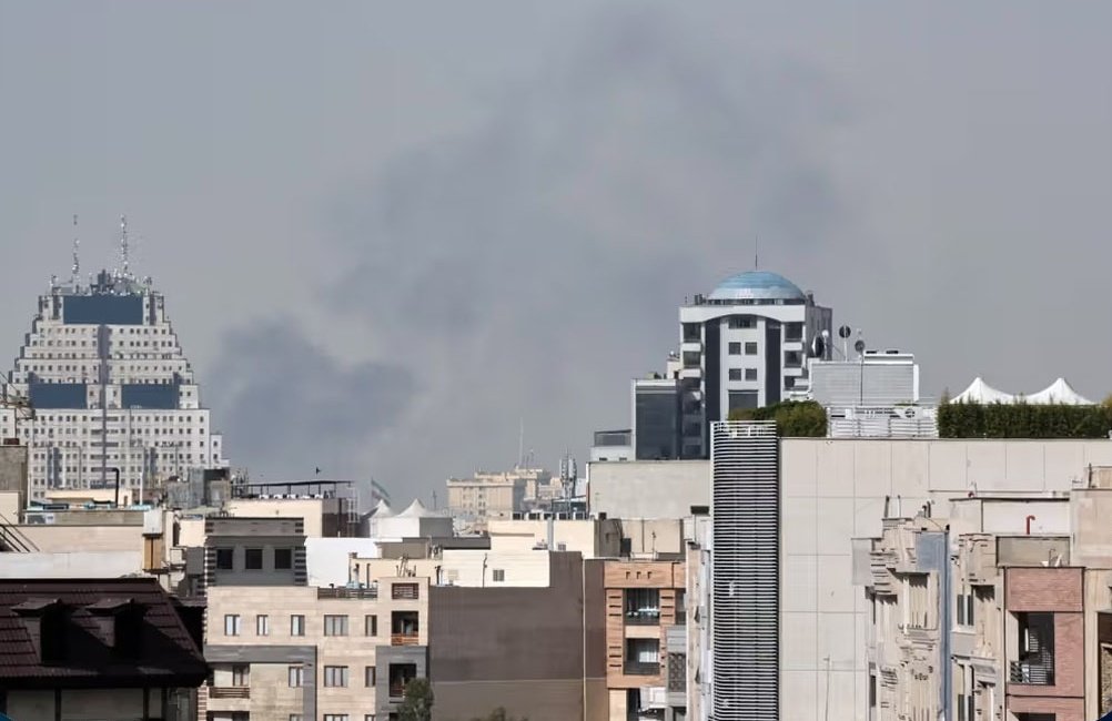 د امریکا ولسمشر ډونالډ ټرمپ اعلان کړی چې امریکا او اسرائیلو په ګډه د ایران دولت د نږدې او سمدستي ګواښونو له منځه وړلو په موخه پر ایران برید کړی
ټرمپ ویلي، چې موږ به د ایران د توغندیو صنعت او سمندري ځواک په بشپړه توګه له منځه یوسو او ځان به پر دې خبره باوري کړو چې ایران هېڅکله اټو