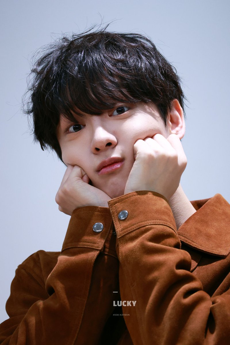 🐹 260228 이태빈 시즌그리팅 팬싸인회

볼이 흘러내릴거같아여🐹

#이태빈 #LEETAEVIN