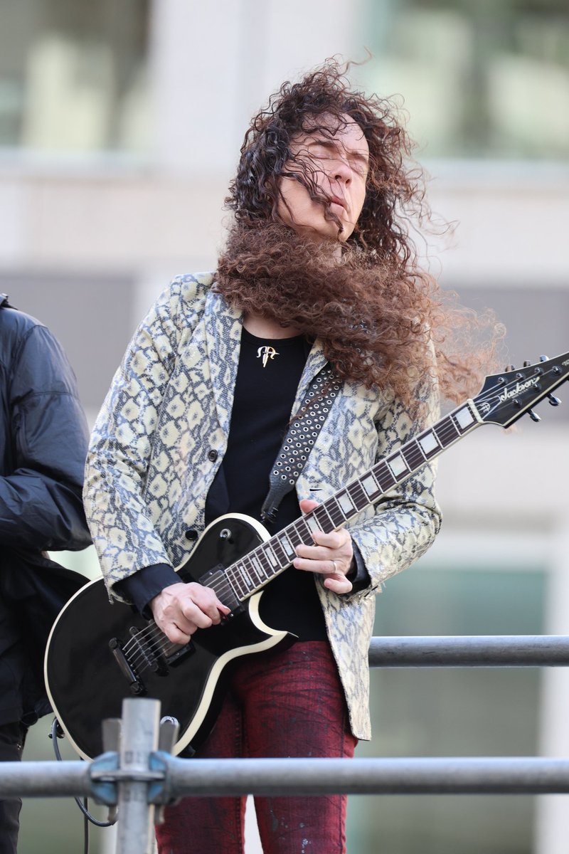ShlcmJPULL26826's tweet photo. 2026/2/28
東京マラソン2026前日リハ
特別ゲスト:マーティ・フリードマンさん

マラソン不参加者の一般人は明日のマーティさんの生演奏は見れない‥‥‥(´Д⊂ｸﾞｽﾝ

なら、前日見ればいいやん♪w

世界に一つだけの花、千本桜、行くぜっ！怪盗少女。

#東京マラソン2026 
#マーティ・フリードマン https://t.co/CmYmp7lU62