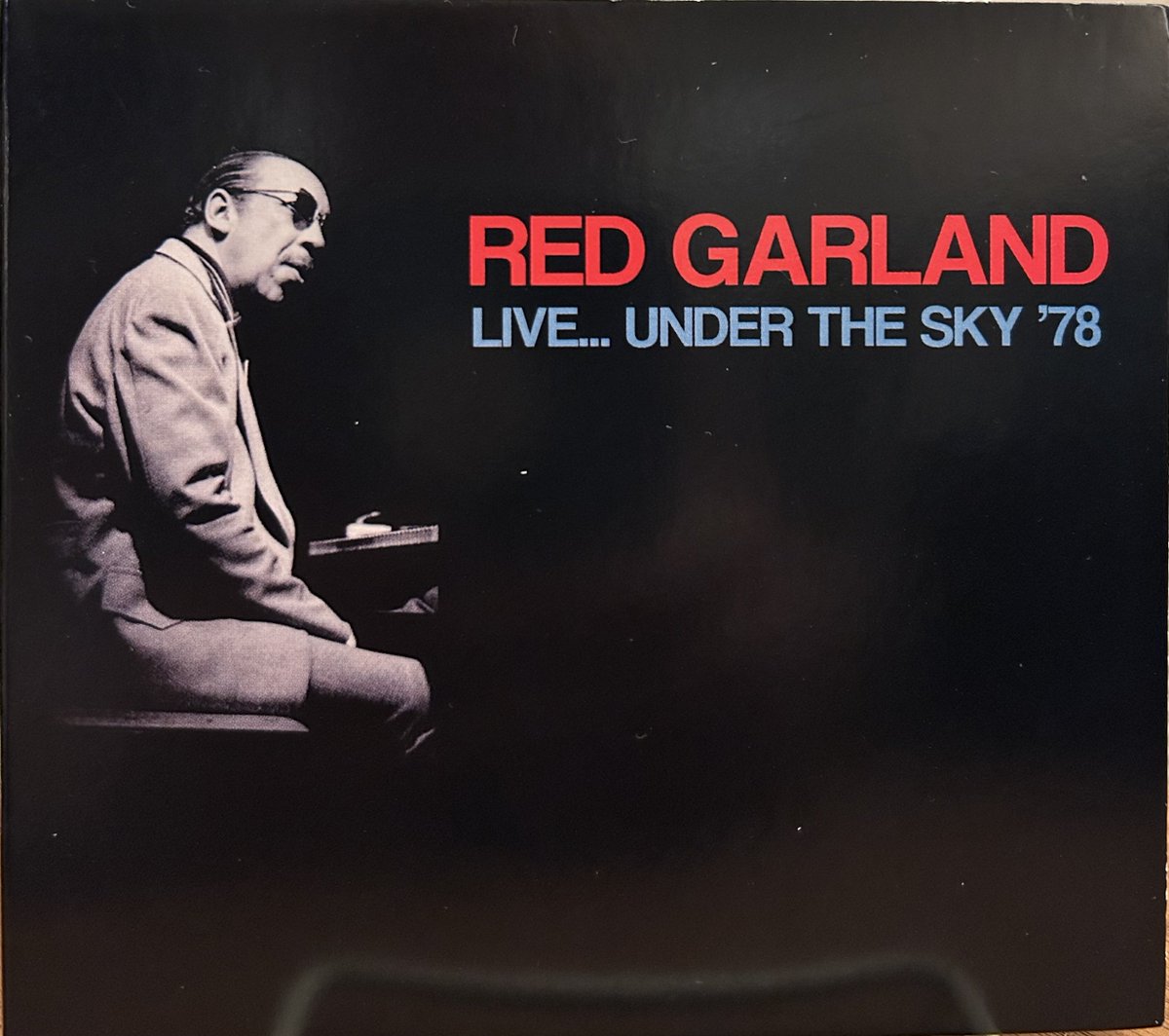 こんにちは😃 興味深々なアルバムです🎹🎶✨❣️