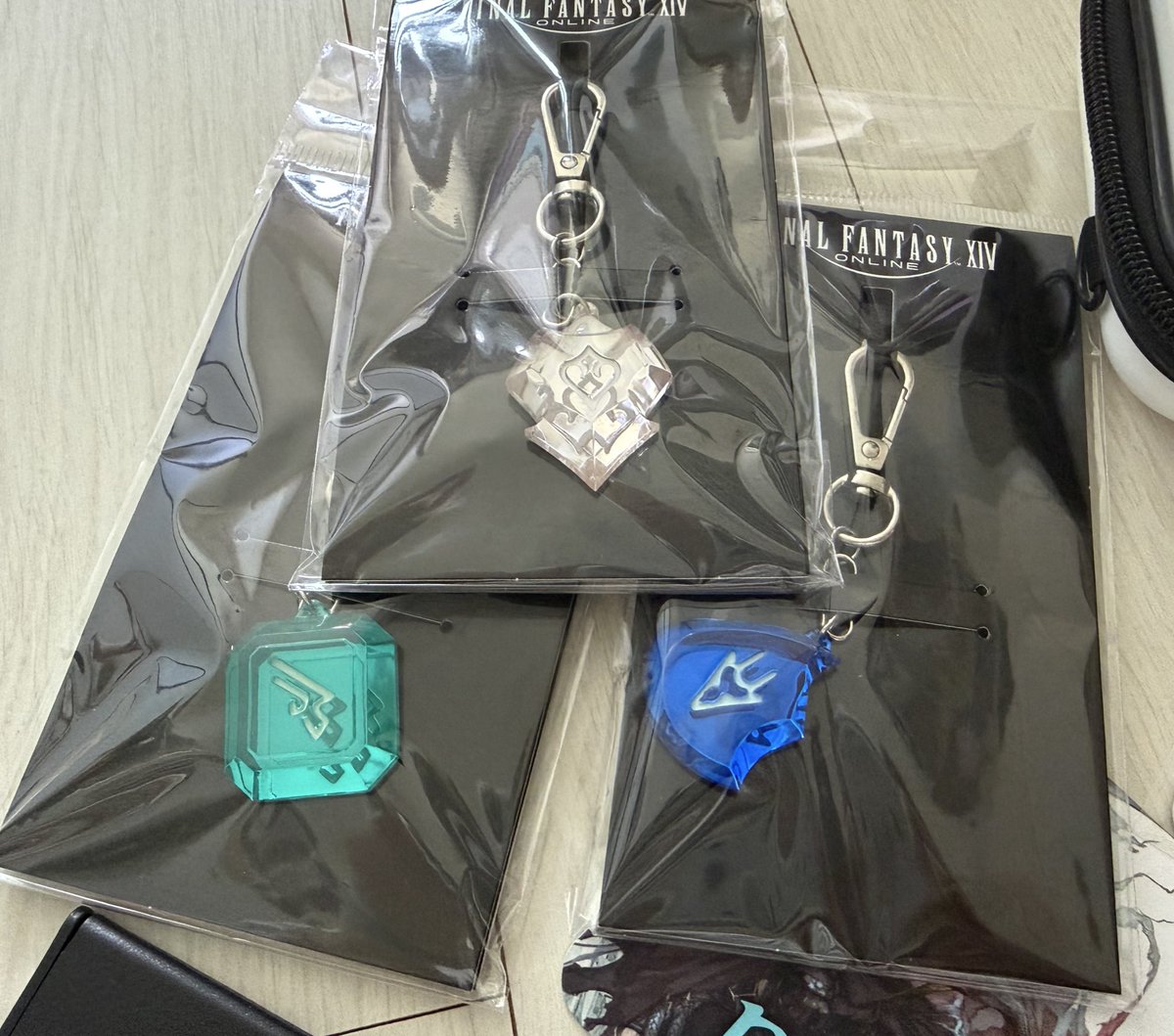 ma___mong's tweet photo. @ff14trade_rt 

파판 굿즈 원가보다 저렴히 판매합니다
소크 키링 개당 1.5
파우치+뚱냥이 키링=4.0
초코보 그래피티(낙서 가능한 인형)=5.0
고대인 인형 키링= 1.0
구매시 에오르제아 카페 코스터 제공 해드립니다(선택가능)
디엠 알람이 
울리지 않아 흔적 후 멘션 주세요 https://t.co/Ai6GWPzD78