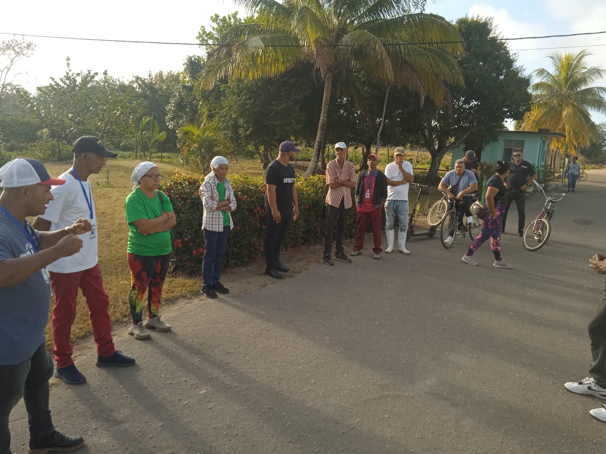 Realiza día de la defensa, trabajadores de la empresa Flora y Fauna. #CubaVencera  #SisePuede #SentirPinero