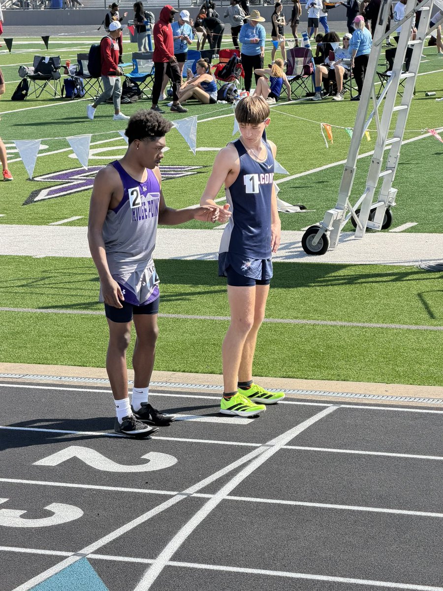 Jackson_Armenta's tweet photo. LCISD Relays did not disappoint. Two PRs and a solid 🥉 in the 1600m https://t.co/FqFoNIJ2zb