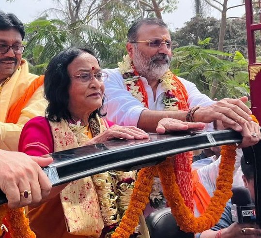 भाजपा सांसद निशिकांत दुबे के संसदीय क्षेत्र देवघर में झामुमो ने भाजपा को हराया!

BJP ने देवघर और मधुपुर की सीटों को जीतने के लिए अपनी पूरी ताकत झोंक दी थी, पार्टी समर्थित मेयर प्रत्याशी रीता चौरसिया के पक्ष में बड़े नेताओं ने डेरा डाला और ताबड़तोड़ बैठकें की थी.
#nishikantdubey