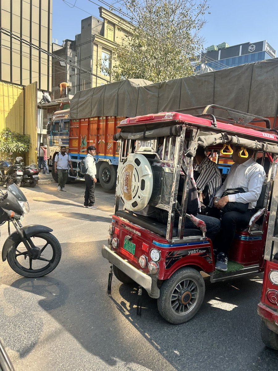 arun098's tweet photo. @DelhiPolice traffic jam (motinagar ) near grand horizon banquet due to parked 16 wheeler truck on Main road .. https://t.co/LFGnF6hHoN