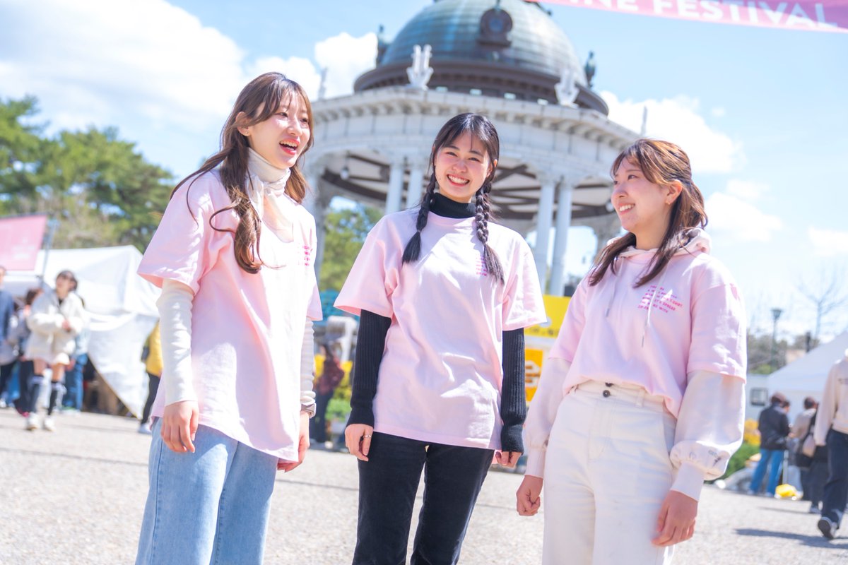 zip_sake's tweet image. ╭━━━━━━━━━━╮
   好評につき今年も登場🌸
╰━Ｖ━━━━━━━━╯
SAKURA WINE FESTIVAL 
オリジナルTシャツ👕

カラーは2色展開🤍🩷
普段使いにも可愛いデザイン💫

詳しくはこちらから
🛒zipfm.stores.jp/items/67d0f598…

#zipfm
#サクラワイン2026