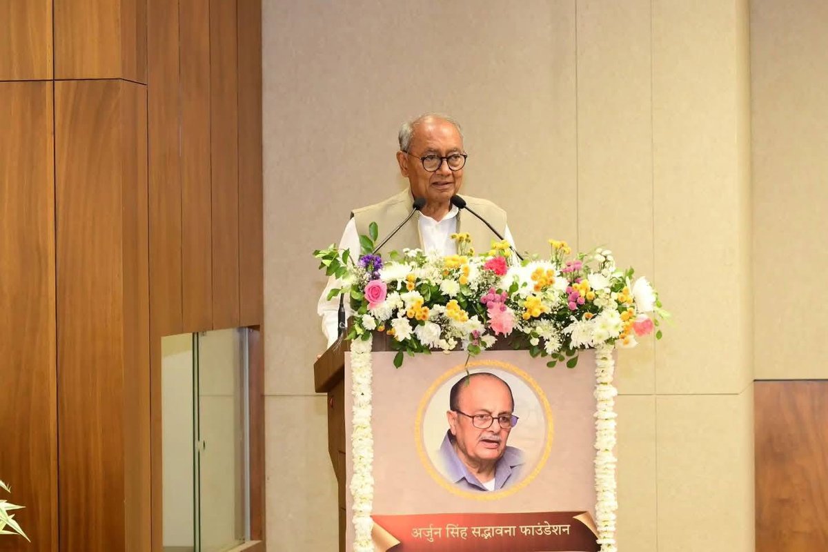 राज्यसभा सांसद,मध्यप्रदेश के पूर्व मुख्यमंत्री<a href="/INCIndia/">Congress</a> के वरिष्ठ नेता <a href="/digvijaya_28/">Digvijaya Singh</a> जी को जन्मदिन की हार्दिक बधाई एवं शुभकामनाएँ।

बाबा महाकाल से आपके उत्तम स्वास्थ्य एवं सुदीर्घ जीवन की कामना करते हैं।