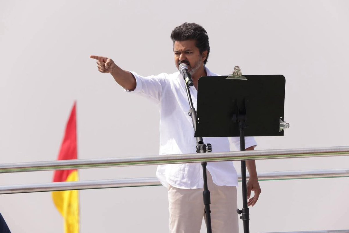 நான் பேரு புகழ் பணம் ஹேரியரின்  உச்சத்தை மட்டும் விட்டு வரவில்லை

உங்களுக்காக
கட்டிய மனைவியை கூட விட்டுவிட்டு வந்திருக்கேன் என்னை CM ஆக்குங்க...