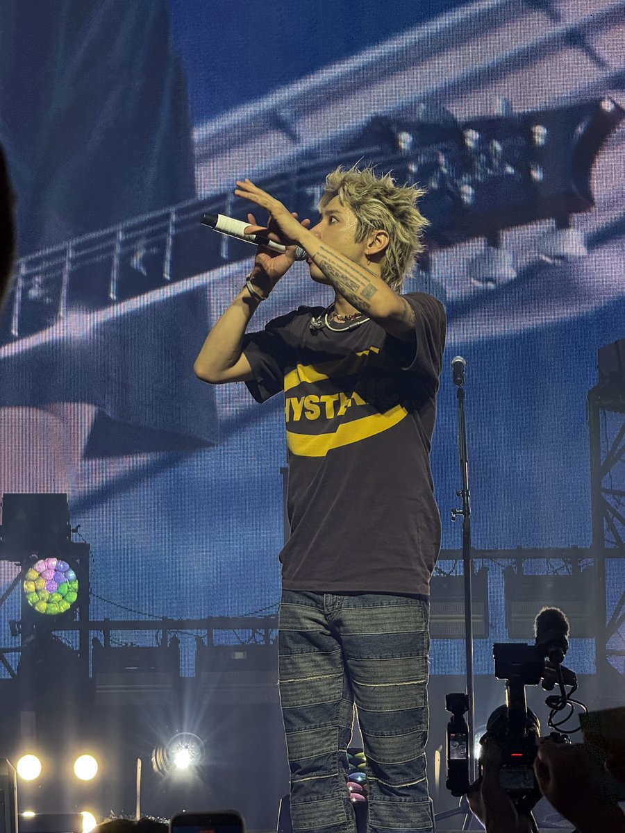 jrockinkr's tweet photo. 2026 ONE OK ROCK
DETOX ASIA TOUR IN SEOUL

昨日の韓国ワンオク一番かっけな写真
一緒に見られたらいいなーと思って投稿します

어제 원오크락 개쩌는 사진 공유합니다

*얼굴보다 낮게 들어 촬영하였습니다*

#OOR
#ONEOKROCK
#ワンオク https://t.co/OUKdd8FfGd